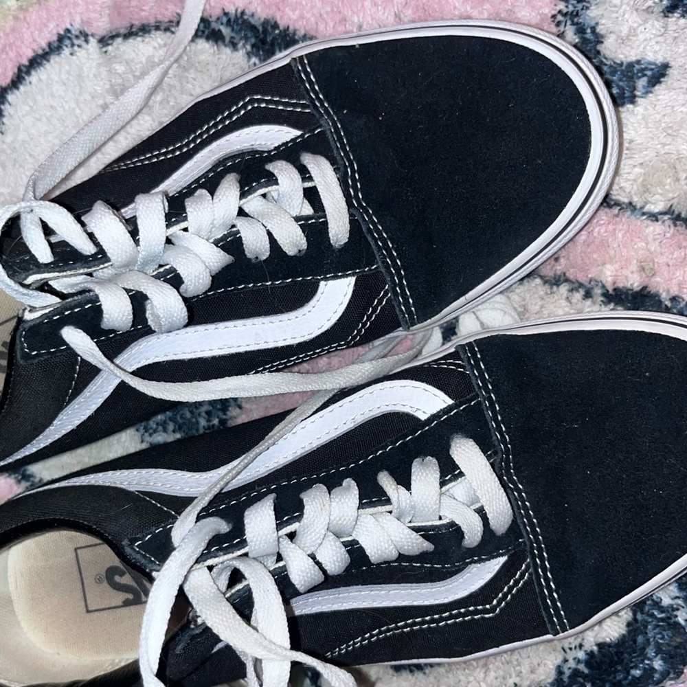Vans - Picture 2 of 2